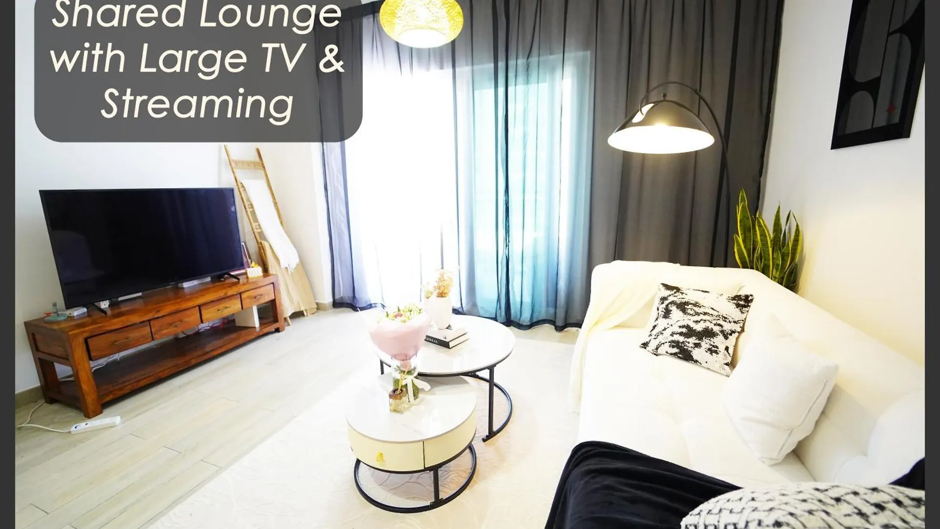 Private Room & Bathroom In Watersedge Apartment Sharing With Host Couple Abu Dhabi Alloggio in famiglia